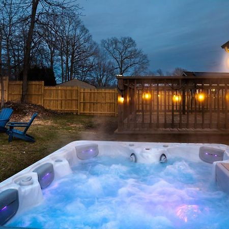 New! Updated Mystic Home W/ Sauna, Hot Tub & Deck Ngoại thất bức ảnh