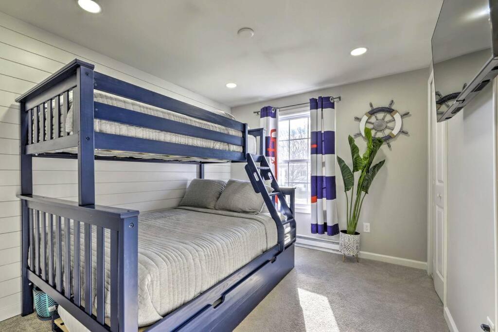 New! Updated Mystic Home W/ Sauna, Hot Tub & Deck Ngoại thất bức ảnh