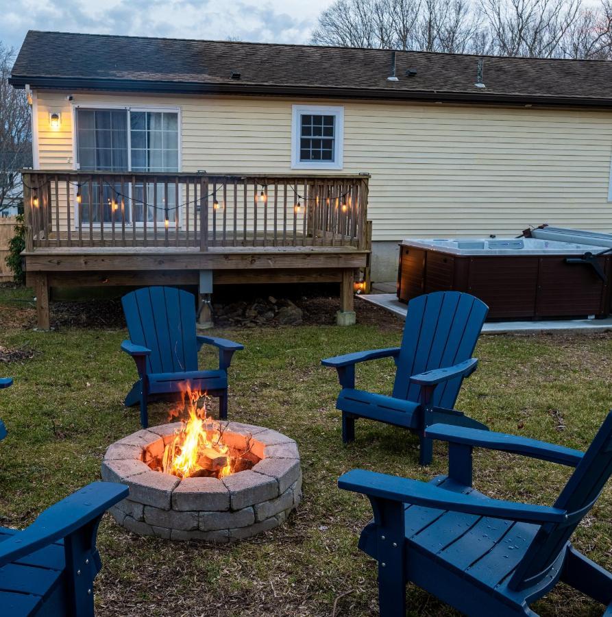 New! Updated Mystic Home W/ Sauna, Hot Tub & Deck Ngoại thất bức ảnh