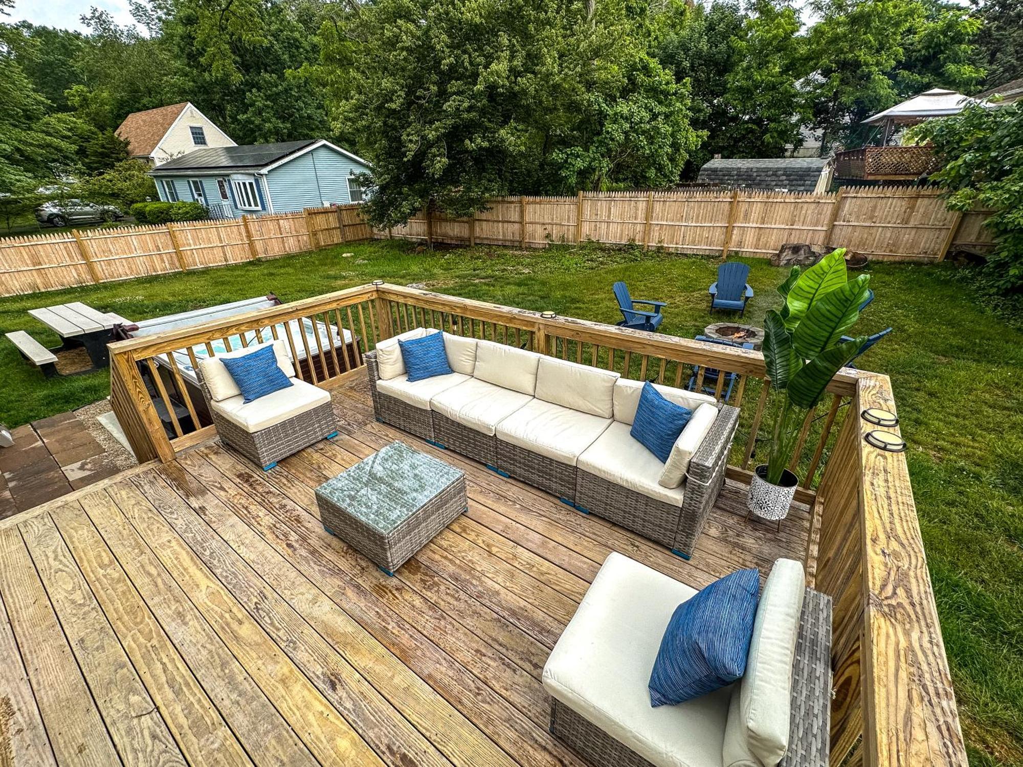 New! Updated Mystic Home W/ Sauna, Hot Tub & Deck Ngoại thất bức ảnh